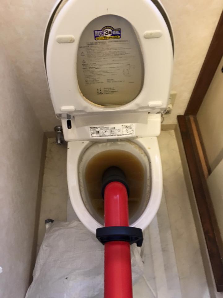 加古川市G様邸 トイレ詰まり ローポンプ作業 水道修理の水漏れ救急24時